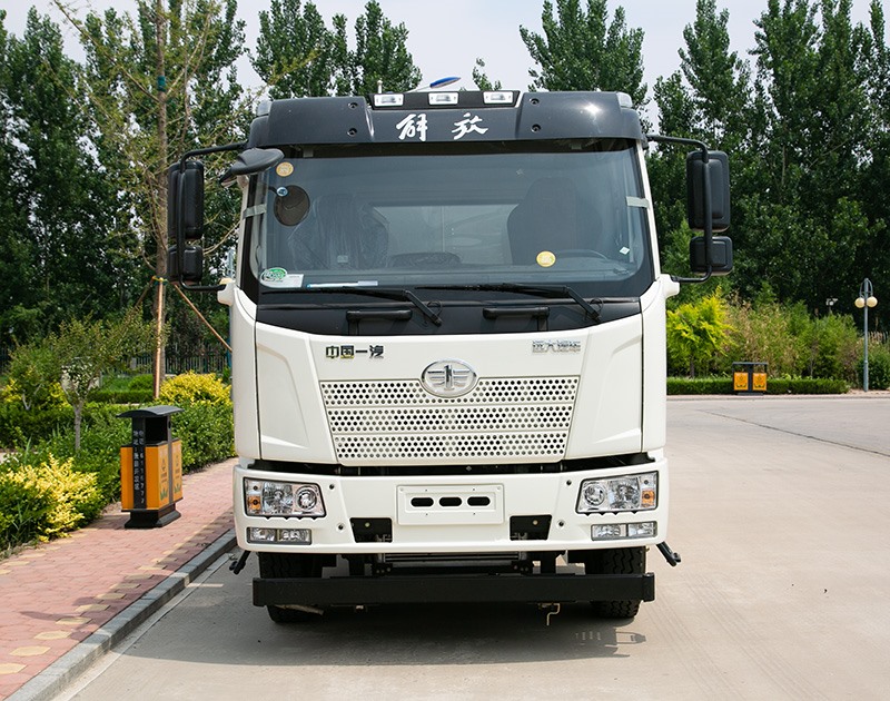 多功能绿化喷洒车