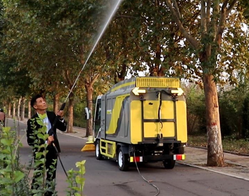 纯电动树叶收集车